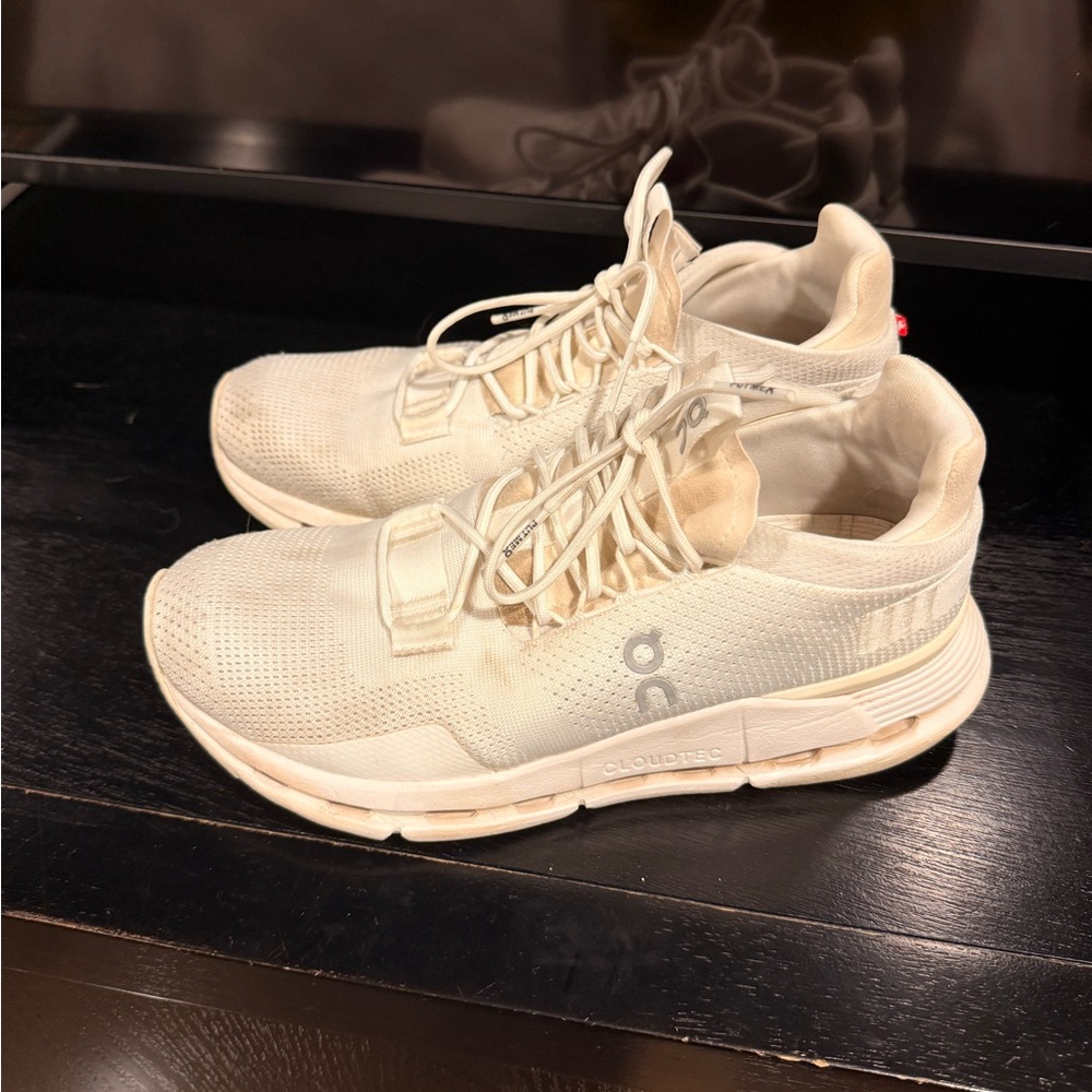 On Running- women’s White Sneakers